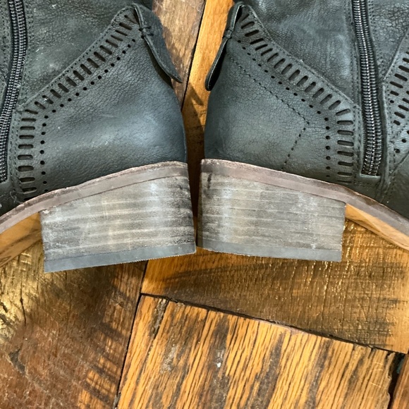 Vince Camuto Karinda Over The Knee Suede Boots Women’s Size 6 Black - Picture 15 of 15